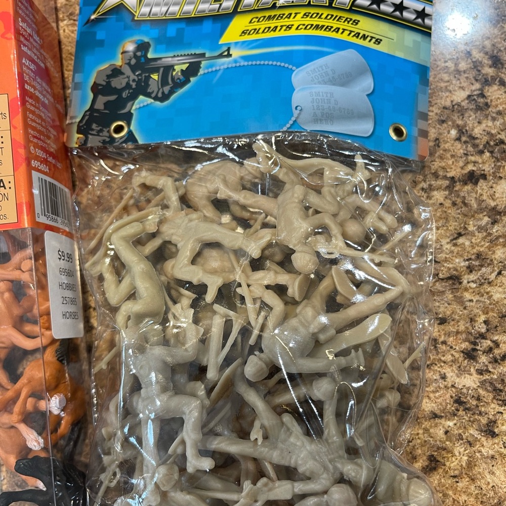 Plastic TOYS: Military soldiers and horses